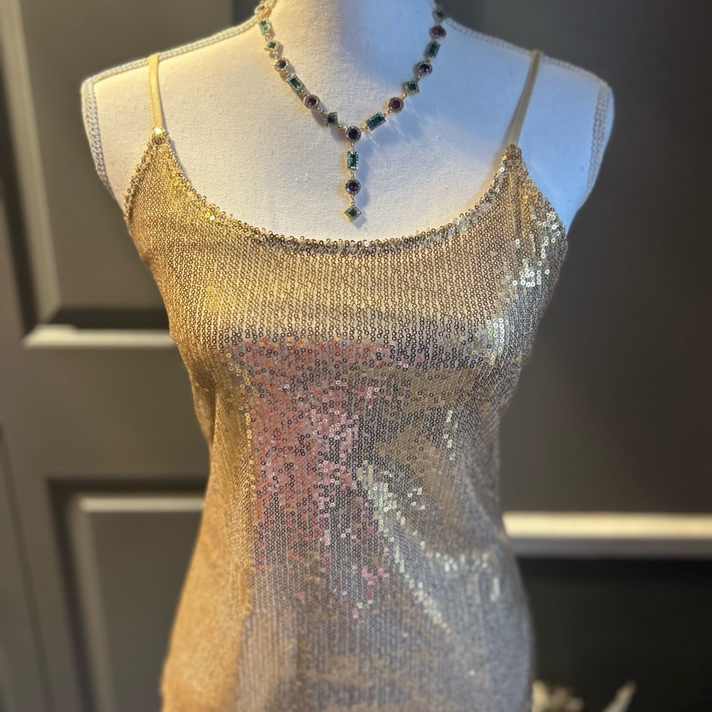 New w tag gold top